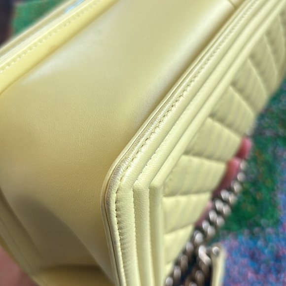 CHANEL Boy bag in Pastel Yellow with Gold Hardware sz MEDIUM very light wear - Picture 15 of 17
